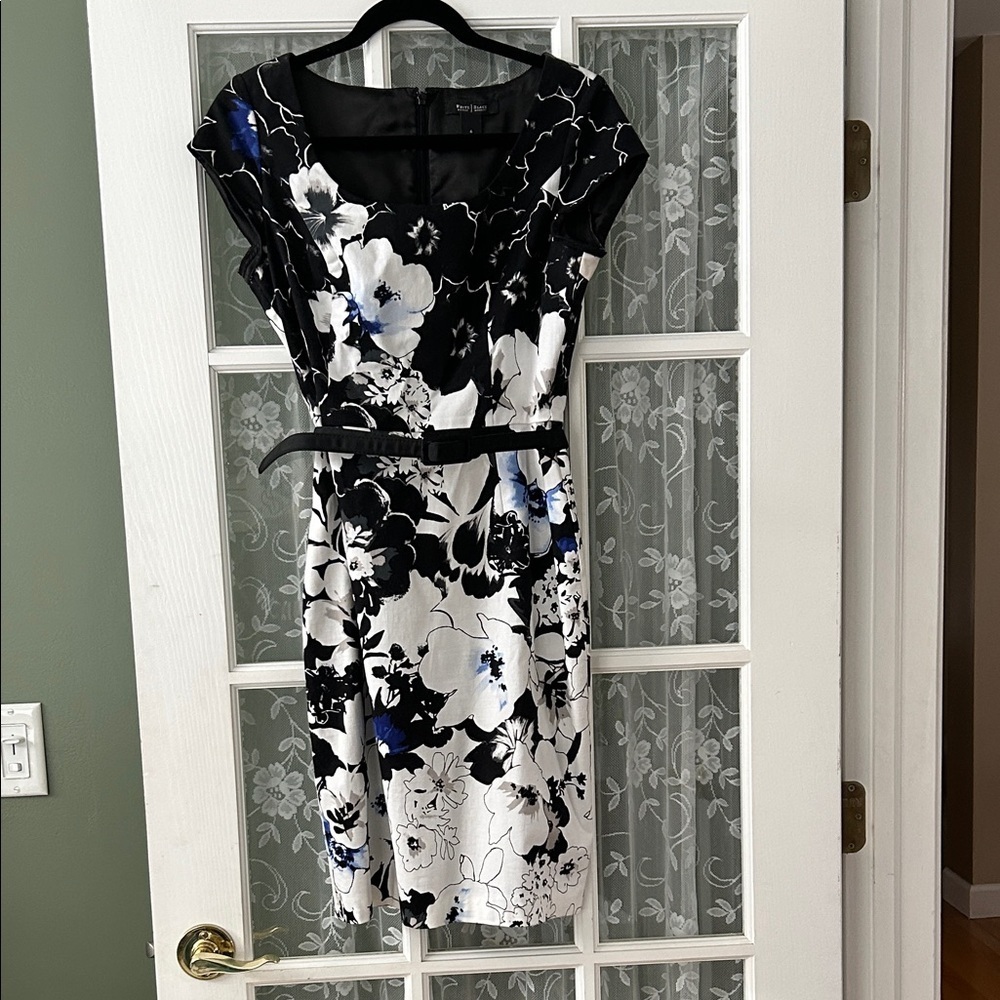 White House, black market floral sheath dress